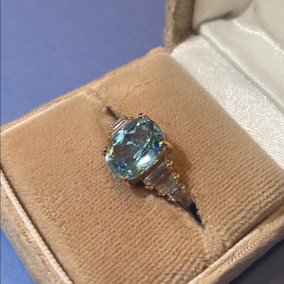 Elegant ladies Aquamarine dinner ring - Picture 2 of 3